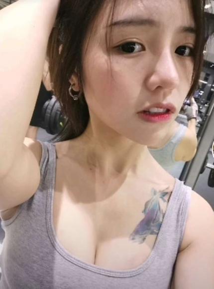 健身小骚货 第1张