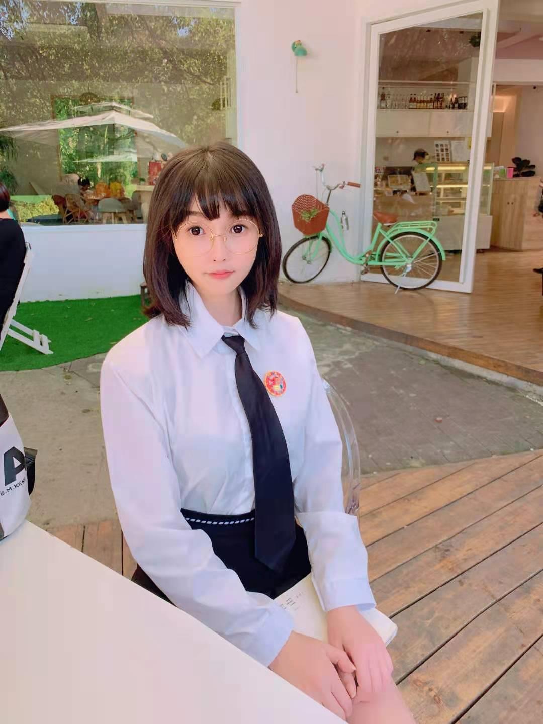 游泳馆附近，清纯大胸妹子，皮肤挺白，态度挺好 第2张
